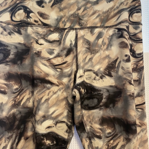 Workout Capris - Picture 2 of 4